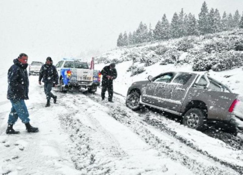 Desarrollo Social asiste a la población patagónica afectada por el temporal de nieve