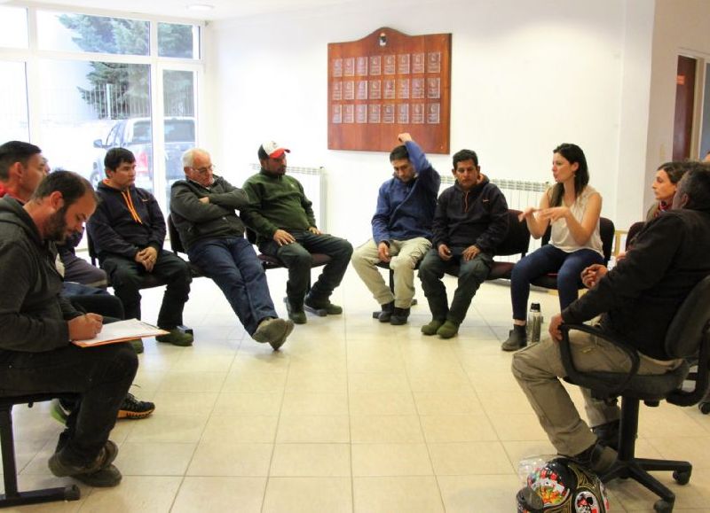 El municipio se reunió con jardineros y viveristas de El Calafate