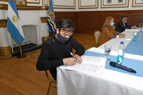 Provincia firmó convenio por $143 millones con el Municipio de Río Gallegos