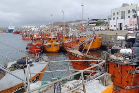 Santa Cruz avanza en pesca sostenible con nuevas regulaciones y mejoras portuarias