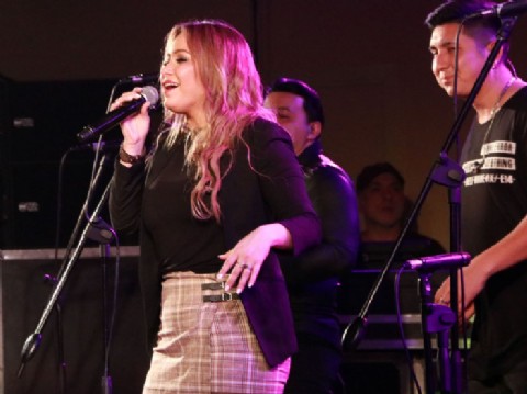 Agenda cultural impulsada por Belloni: Karina "La Princesita" brilló en El Calafate