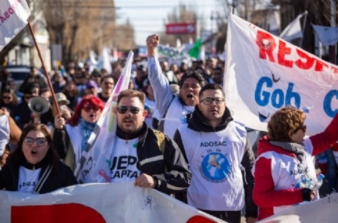 ADOSAC realizó la tercer Marcha Provincial en defensa de los derechos laborales docentes