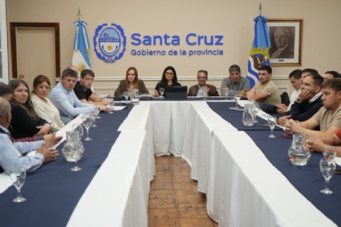 El Gobierno reunió a gremios, empresas y municipios para fortalecer la temporada de langostino
