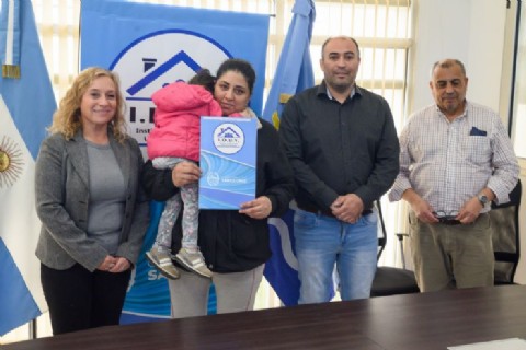 El Gobierno provincial entregó terrenos a familias de Río Gallegos
