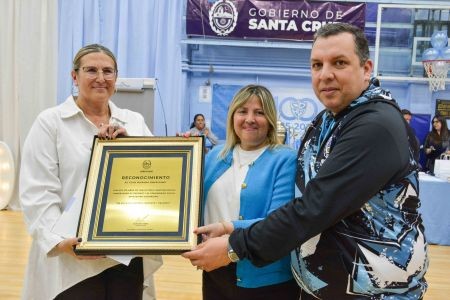 VIDEO | Autoridades provinciales acompañaron el acto por el Centenario del Club Hispano Americano