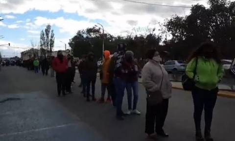 Stravaganza en Río Gallegos: largas filas en el último día para retirar entradas