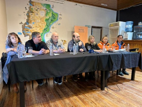 El Gobierno provincial coordina asistencia sanitaria, social y habitacional tras la explosión en Perito Moreno