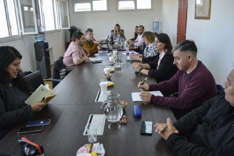 Tras la devaluación, ADOSAC y AMET reclamaron a Alicia reabrir paritarias