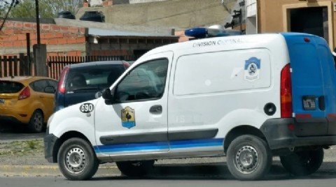 VIDEO | Investigan el asesinato de un hombre en el domicilio de su amiga