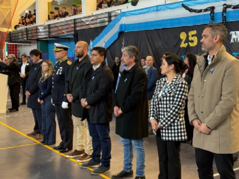 Puerto Santa Cruz fue sede del acto central por el 25 de Mayo encabezado por Vidal