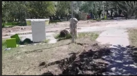 Un intendente de Juntos por el Cambio ordenó quitar un monumento del General San Martín de una plaza en Las Heras