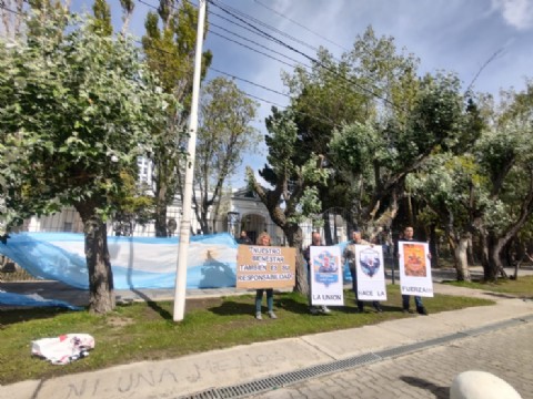 VIDEO | Policías autoconvocados llevan a cabo un bocinazo provincial en reclamo de mejoras salariales