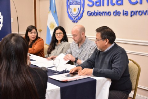 Santa Cruz fortalece las políticas de niñez y adolescencia con nuevos convenios del programa PAINA