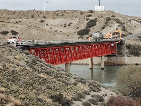 Vialidad adjudicó por 4,6 millones de dólares la reparación del puente sobre el río Santa Cruz