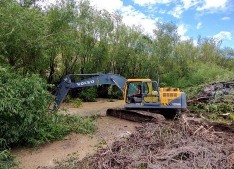 El Gobierno provincial destacó las tareas preventivas para evitar inundaciones en Gregores