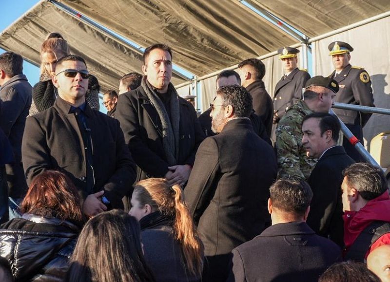 VIDEO | Acto por el 25 de mayo: prohibieron subir al palco al intendente de Río Gallegos Pablo Grasso