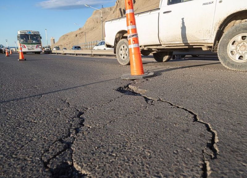 Por fisuras en trazado, restringen circulación de camiones sobre Ruta 3