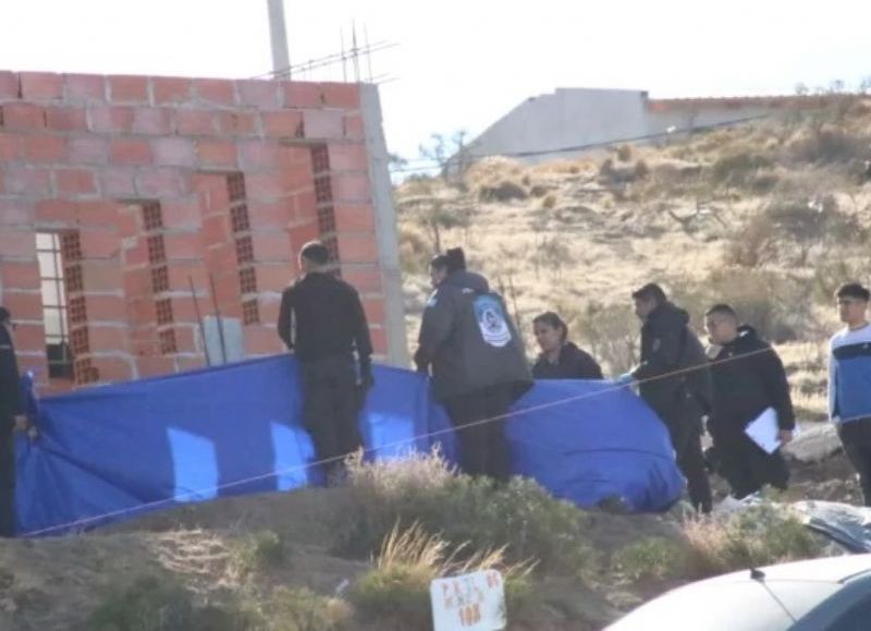 Hallaron a un hombre muerto dentro de una obra en construcción en Caleta Olivia