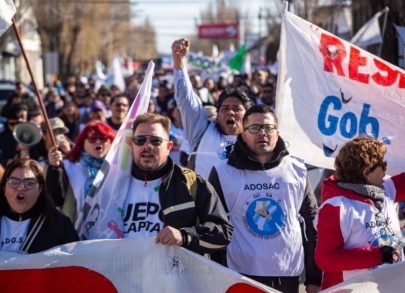 ADOSAC exige recomposición salarial urgente y advierte sobre la continuidad del plan de lucha