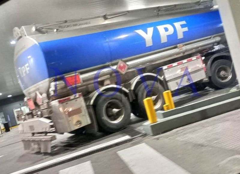 VIDEO | Trabajadores petroleros suspenden medidas de fuerza y negocian con YPF