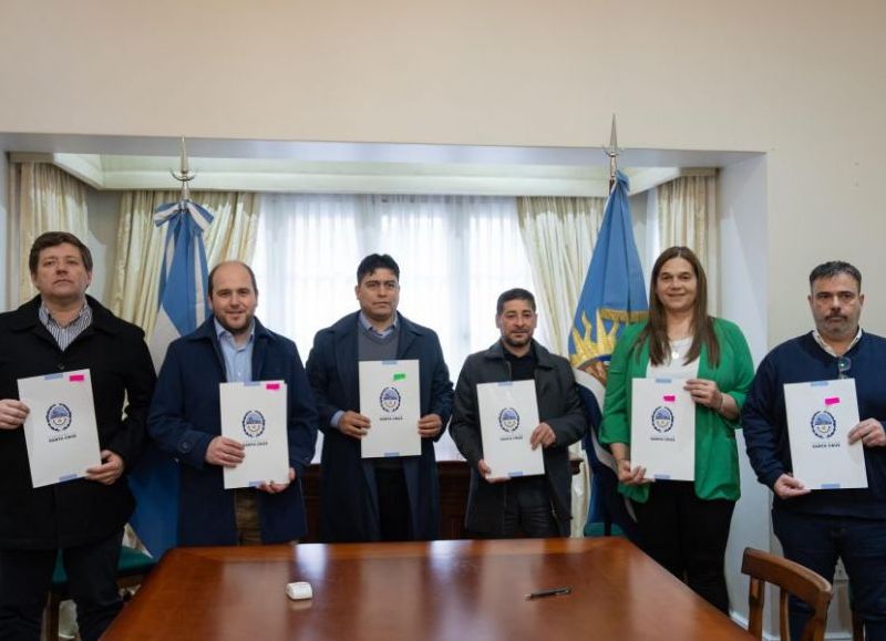 Vidal firmó convenios con las localidades de Perito Moreno, Koluel Kayke y Tres Lagos
