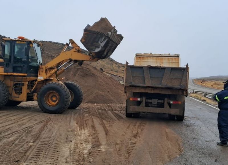 Intensos trabajos de Vialidad Provincial en rutas de Santa Cruz
