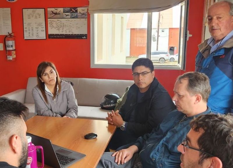 Vidal visitó el Aeroclub Río Gallegos y proyecta la formación en aviación para jóvenes