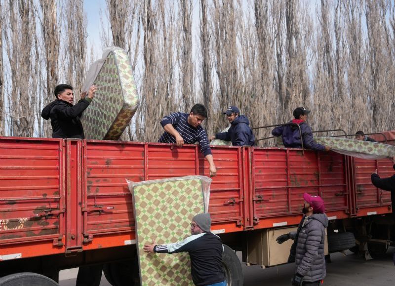 Vidal encabezó la entrega de equipamiento en instituciones educativas de Gobernador Gregores