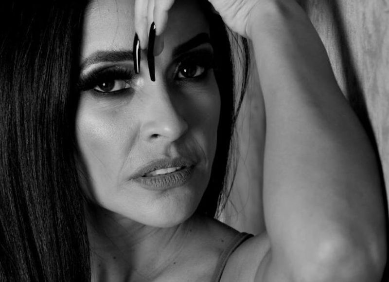 Yamina Colman presenta su álbum "Ella" como manifiesto de presencia y poder femenino en canciones