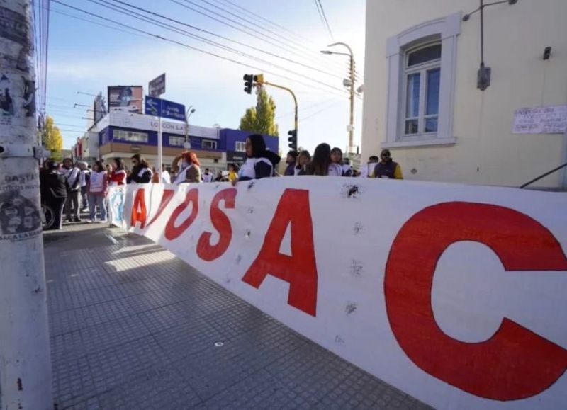 Docentes de Santa Cruz inician paro con 80 por ciento de adhesión y exigen reabrir paritarias